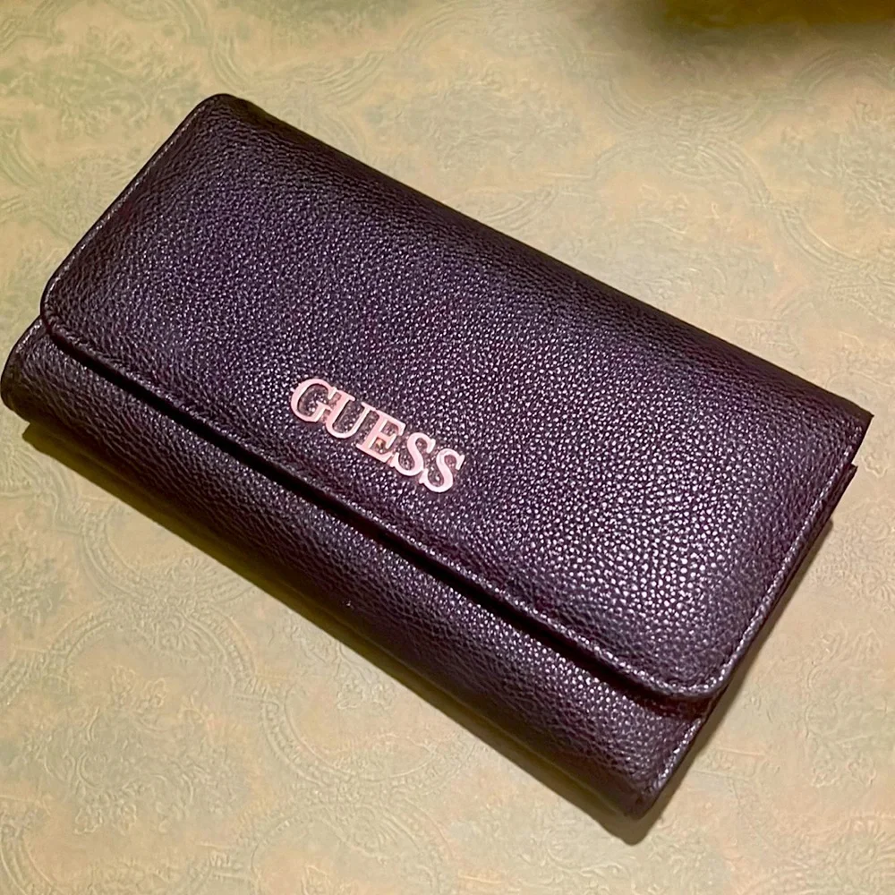 Wallet by Guess - Picture 1 of 3